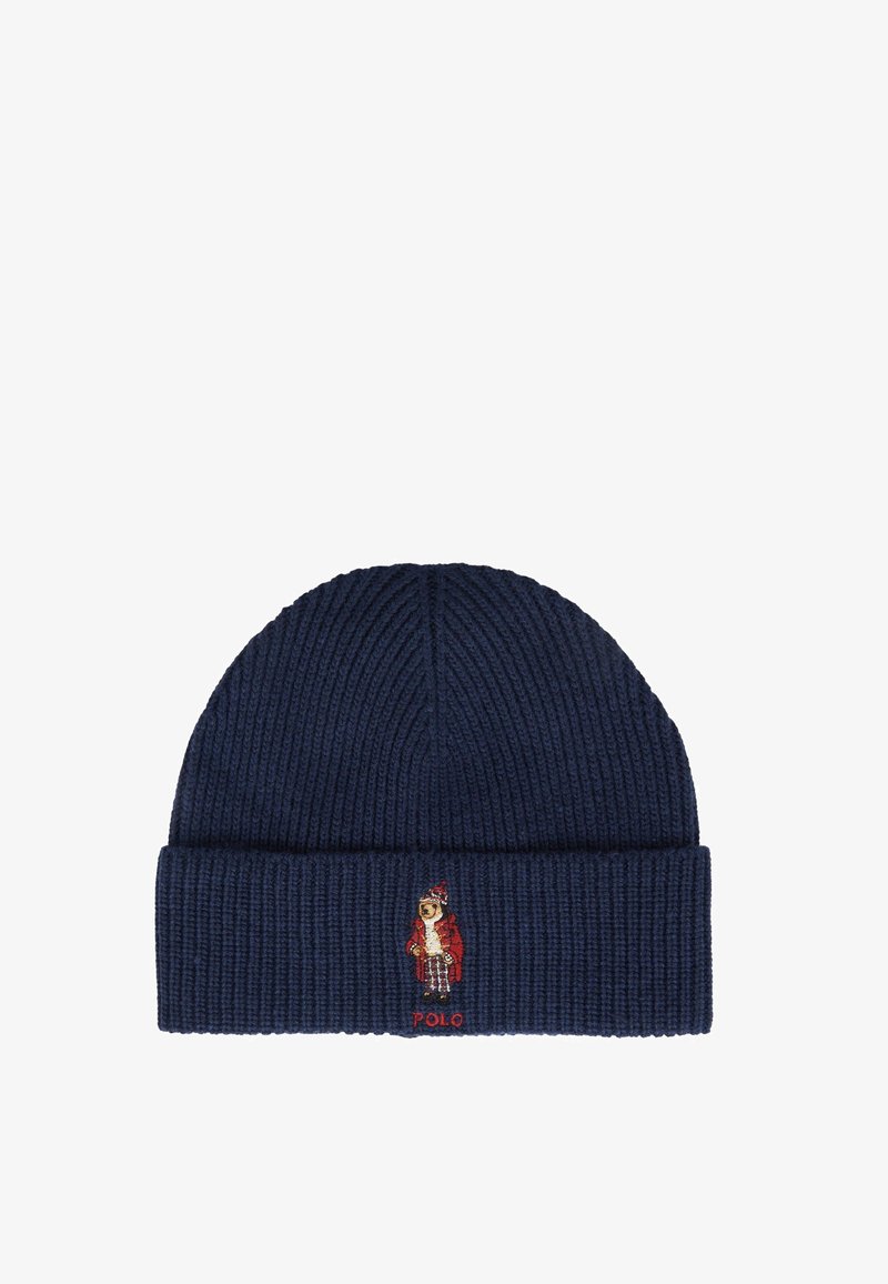 Beanie a coste blu navy con risvolto, caratterizzato da un orso ricamato con un cappotto rosso e la scritta "Polo" in rosso.