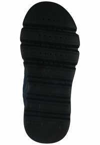 Suola in gomma nera con molteplici modelli di battistrada, scanalature e fori di ventilazione; design piatto adatto a diverse superfici di camminata.