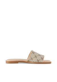 Slide sandal med en beige tygöverdela som har ett blommönster. Öppen tå-design, platt sula och syntetiskt fotbädd i tan. Guldaccentkant.