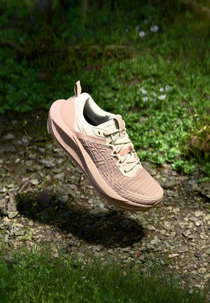 GEL TRABUCO 13 - Zapatillas de trail running - dusty steppe/rainstorm grey