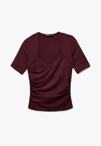 Bordeaux kortemouwen top met een gedrapeerde voorkant, plooien aan de zijkanten, gemaakt van zachte stof, met een vierkante halslijn en een aansluitend ontwerp.