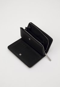 Calvin Klein LINE QUILT MEDIUM BIFOLD - Portafoglio - black