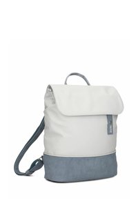 Sac à dos gris clair avec une base bleue texturée, doté d'un rabat de fermeture, de sangles ajustables et d'une poignée pour le transport.