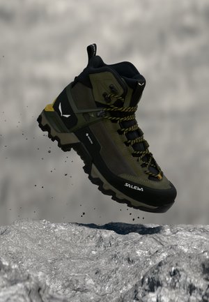 Salewa, MTN TRAINER 3 TECH MID GTX - Обувки за туризъм - faded green/forest night