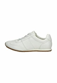Weiße Leder-Sneaker mit runder Zehenpartie, flacher Sohle und strukturierten Seiten. Verfügt über graue Schnürsenkel und ein geprägtes Logo an der Außenseite.