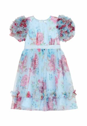 Robe fleurie bleu clair avec manches bouffantes à volants, taille cintrée et volants superposés sur la jupe dans des tons roses et bleus.