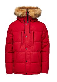 Doudoune rouge avec une capuche détachable en fourrure, deux poches avant et une fermeture éclair. Le tissu est lisse avec une texture matelassée.