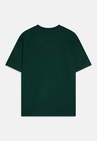 New Balance BOYS SMALL LOGO - Pamata T-krekls - nightwatch green
