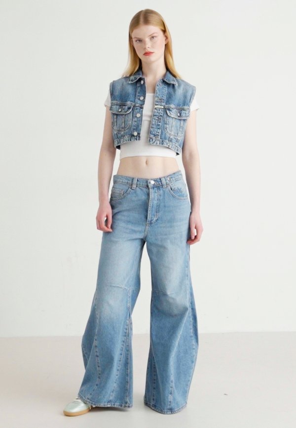 EDEN HIGH SLOUCHY - Flared Jeans2