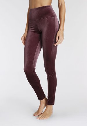 Burgunderfarbene High-Waist-Leggings aus glattem, glänzendem Stoff mit figurbetonendem Design und seitlichen Nahtdetails. Mit einem dehnbaren Bund für zusätzlichen Komfort.