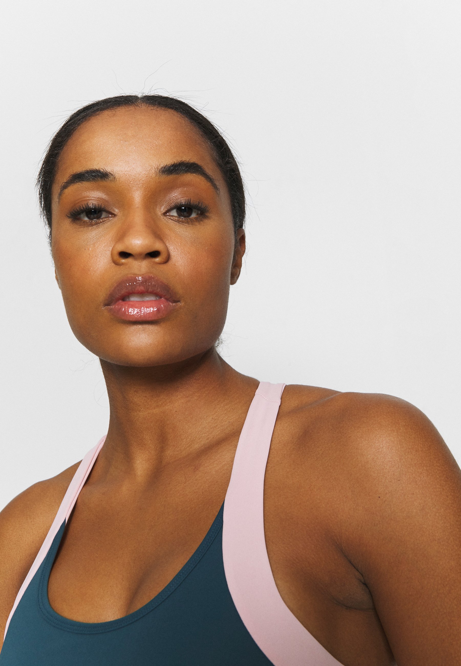 Damen COLOR BLOCK BRA - Sport-BH mit mittlerer Stützkraft Damen COLOR BLOCK BRA - Sport-BH mit mittlerer Stützkraft