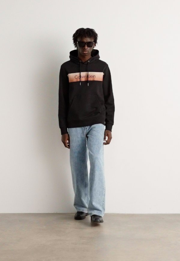 LINEAR OMBRE CHEST LOGO HOODIE - Hoodie4