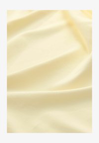 Unselected, lemon yellow