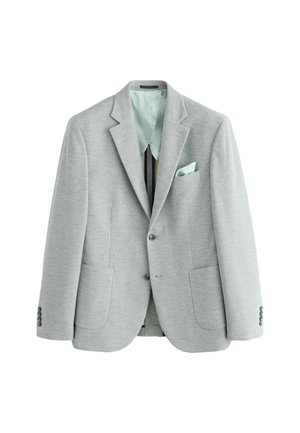 Blazer gris claro con solapas de muesca, dos bolsillos frontales y puños con botones. Presenta un forro interior verde menta y un pañuelo de bolsillo a juego.