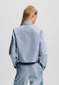 Karl Lagerfeld Jeans BOXY IRIDESCENT SHIRT - Pogājama blūze - iridescent eventide
