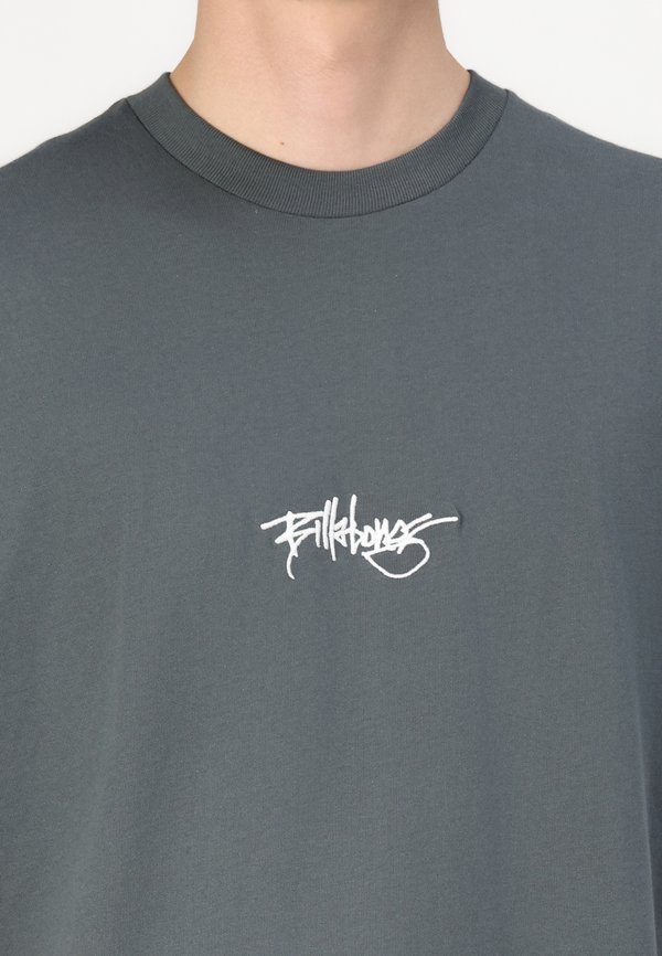 IDENTITY - Basic T-shirt3