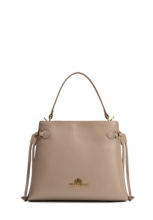 Taupekleurige leren handtas met een bovenhandvat, goudkleurige hardware, zijwaartse kwastjes en een klein WITTCHEN-logo aan de voorkant in het midden.