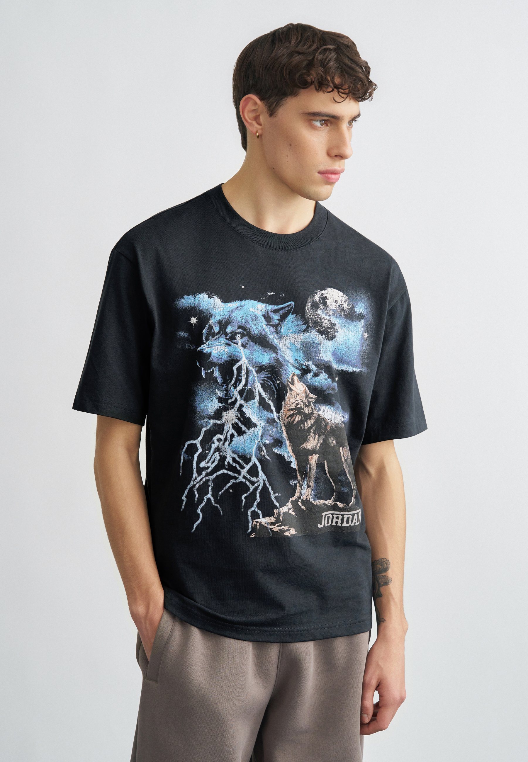 nike howling moon shirt