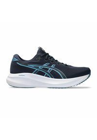 Zapatilla de running azul marino con acentos en azul claro, parte superior de malla, suela blanca gruesa y acolchada etiquetada como "AmpliFoam+", y cierre con cordones.