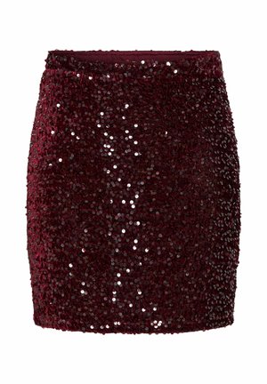 Bordeaux kleurige mini-rok met pailletten en een getailleerd silhouet, gekenmerkt door pailletten in verschillende maten op een gestructureerde stoffen oppervlakte.