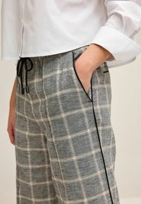 Next Hlače - grey check