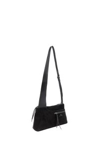 Borsa a spalla in suede nero con forma piatta, una lunga tracolla regolabile e una tasca frontale con zip. Tessuto morbido con un design elegante.