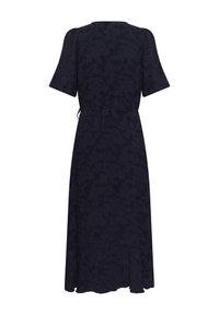 Donkerblauwe midi-jurk met korte mouwen, getailleerde taille en subtiele bloemrijke textuur, gezien vanaf de achterkant.