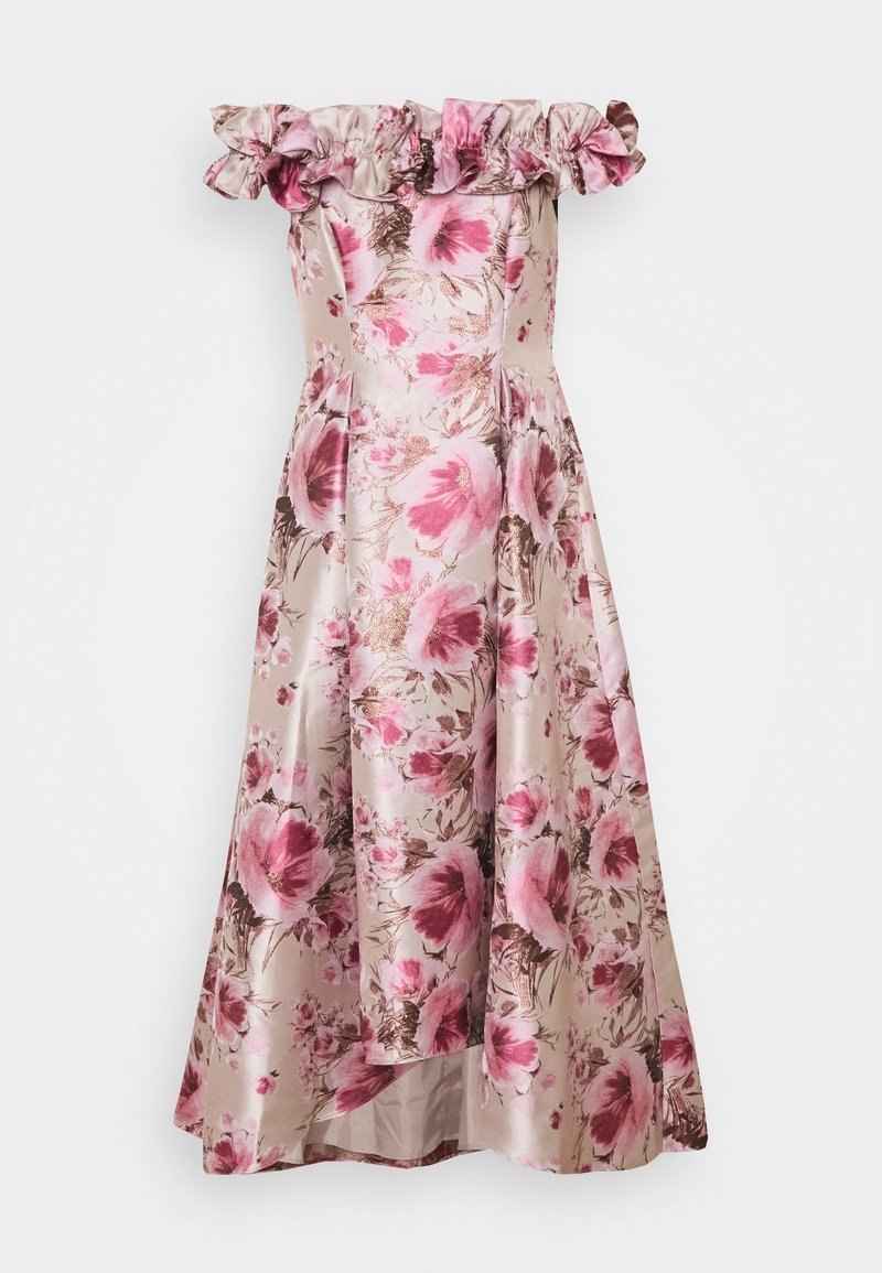 Robe fleurie avec un décolleté à volants dénudé, en satin. Présente de grands motifs floraux roses et bruns sur un fond beige clair.