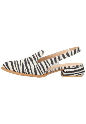 Dameslingback-sko med lav hæl, spids tå, sorte og hvide zebrastriber og tanfarvet sål.