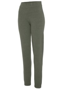 Sive-zelene pletene tajice s rebrastim pojasom, suženim nogavicama i mekanom teksturom. Bez vidljivih uzoraka ili detalja od hardvera.