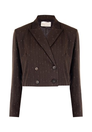 Gekürzter, doppelt geknöpfter Blazer aus dunkelbraunem Stoff mit dezenten goldenen Nadelstreifen, versehen mit zwei schwarzen Knöpfen und einem markanten Kragen.