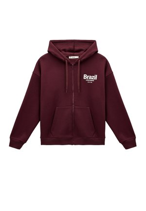 Sudadera con capucha color granate con cremallera, material de algodón, bolsillos tipo canguro, capucha con cordón, texto blanco "Brazil Copacabana" en el frente, puños y dobladillo acanalados.