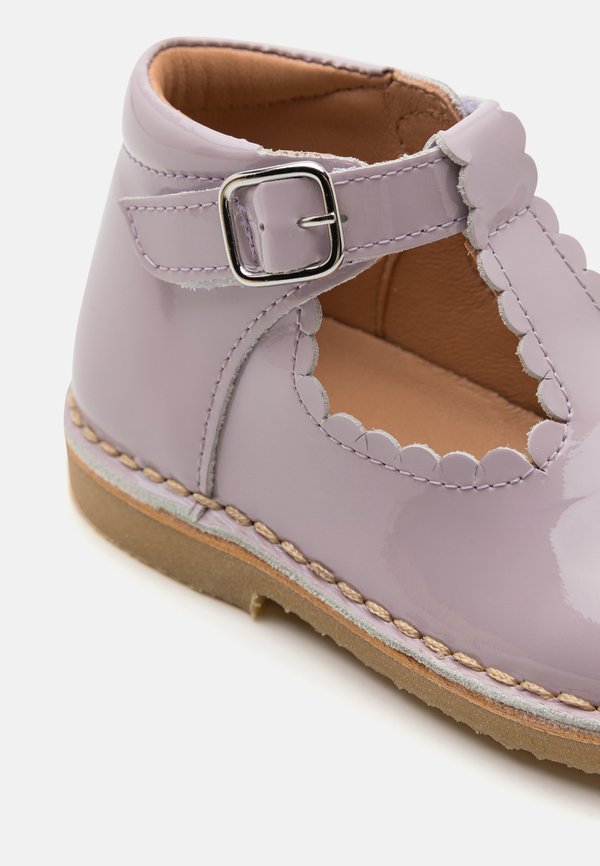 T-BAR SCALLOP - Touch-strap shoes - iris2