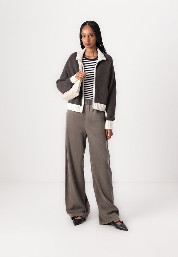 CONSIDER - Trousers4