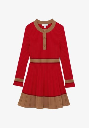 Vestito rosso a costine con maniche lunghe, colletto color cammello, patta con bottoni, fascia in vita, polsini e orlo con dettagli a strisce color cammello e rosso scuro.