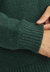 Jack & Jones JOROLLIE HALF ZIP - Strickpullover - sea moss