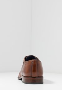 bugatti MANSUETO - Business-Schnürer - cognac