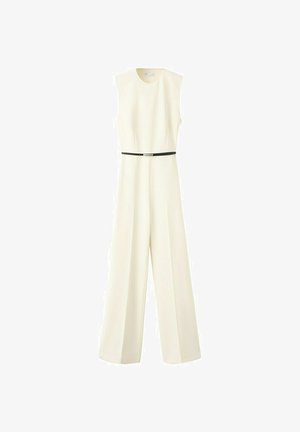 Salopetă albă fără mâneci, cu picioare largi, gât rotund și curea subțire neagră în talie, expusă pe un fundal alb.