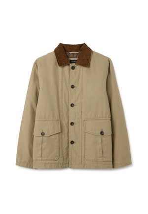 Giacca khaki con colletto in velluto a coste marrone, chiusura frontale con bottoni e due ampi taschini con bottone nella parte bassa anteriore. Tessuto liscio.