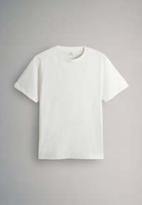 Schlichtes weißes T-Shirt mit kurzen Ärmeln und Rundhalsausschnitt, glatter Stoff, flach auf einem neutralen hellgrauen Hintergrund ausgelegt.