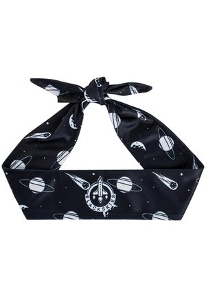 Bandeau en satin noir avec un imprimé spatial blanc, présentant des planètes et des fusées, noué en haut. La fermeture est ajustable.