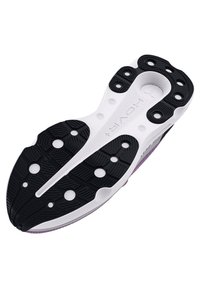 Suola di sneaker in bianco e nero con grip in gomma testurizzata, molteplici ritagli circolari e una morbida intersuola bianca, affusolata verso la punta.