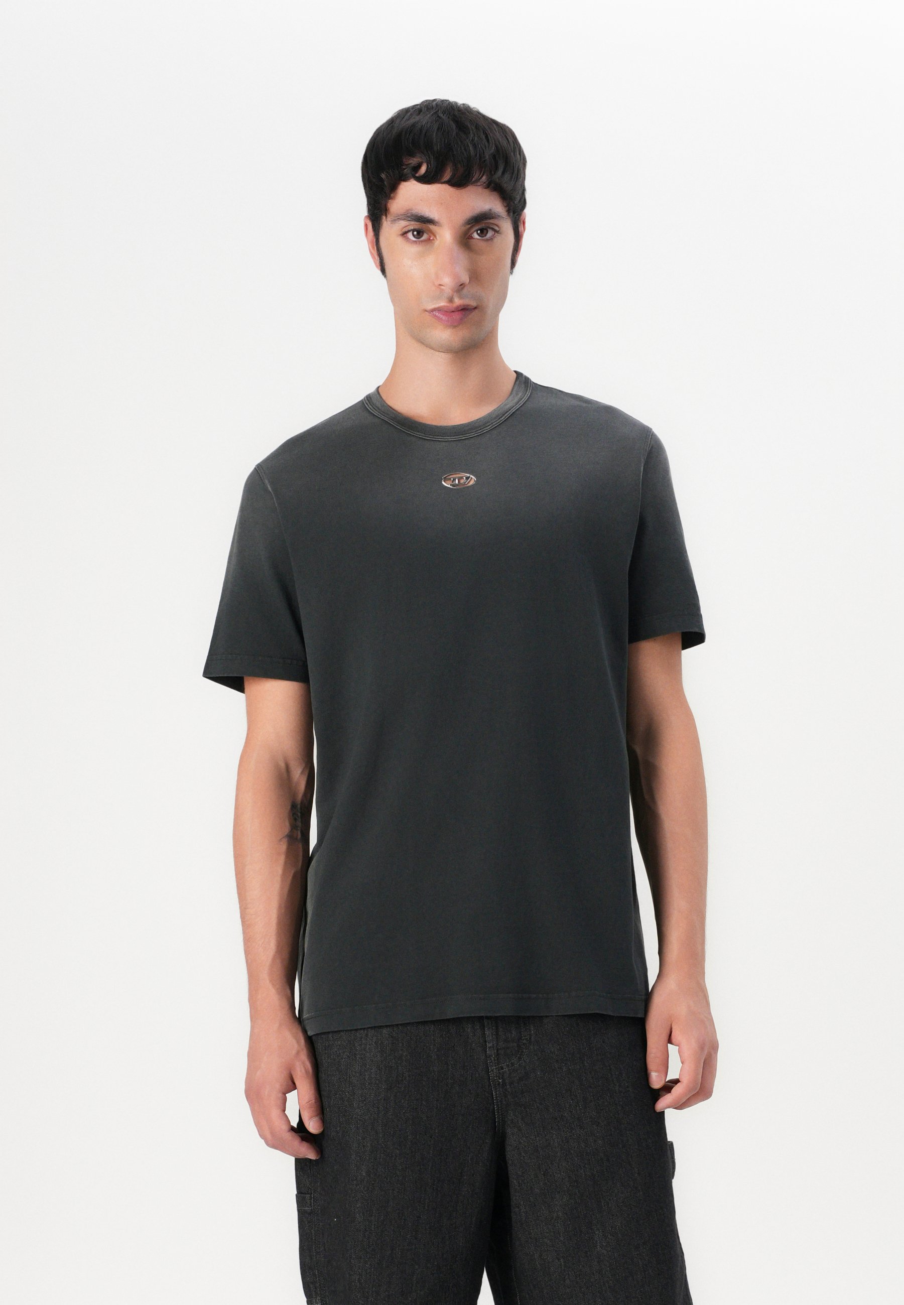 関税込【DIESEL】T Adjust Q1 short sleeve T-shirt★Grey★ロゴ Men's T-shirt with graphic patches | Grey | Diesel
