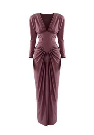 Purpursarkana vakara kleita ar garām piedurknēm, dziļu V-veida kakla izgriezumu, saspiestu vidukļa daļu un savākta auduma detaļām uz svārkiem un pleciem.