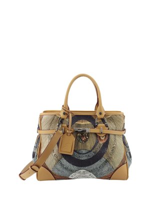 Borsa marrone con rifiniture in pelle, motivo astratto circolare, manici superiori, tracolla rimovibile e piccola targhetta appesa.