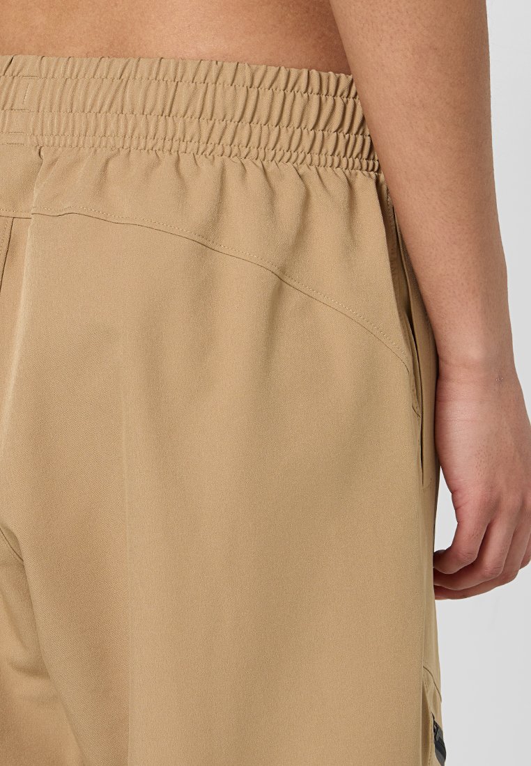 UNSTOPPABLE RELAXED FIT