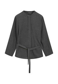 Giacca di tessuto grigia con maniche lunghe, scollo rotondo e cintura anteriore. Presenta un materiale testurizzato e un design morbido.