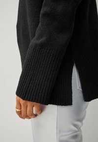 Ellos Collection ROLLKRAGEN - Strickpullover - schwarz