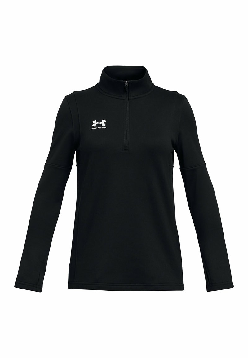 Melns garās piedurknes džemperis ar augstu apkakli, ceturtās daļas rāvējslēdzis priekšpusē un balts Under Armour logotips kreisajā krūtī. Mīksta, gluda auduma tekstūra.