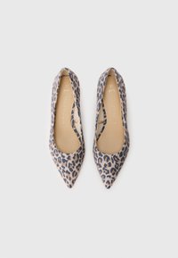 Γυναικείες ψηλοτάκουνες παπούτσια με σχέδιο λεοπάρ, σε μπεζ και σκούρο καφέ χρώμα, με λεία υφή. Μέγεθος 37.